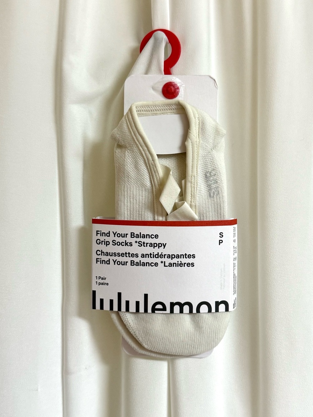 Lululemon unisex find your balance grip strappy Small light ivory Pilates socks